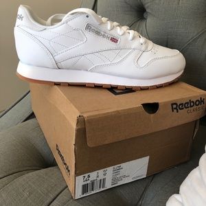 BRAND NEW Reebok Sneakers, with tags